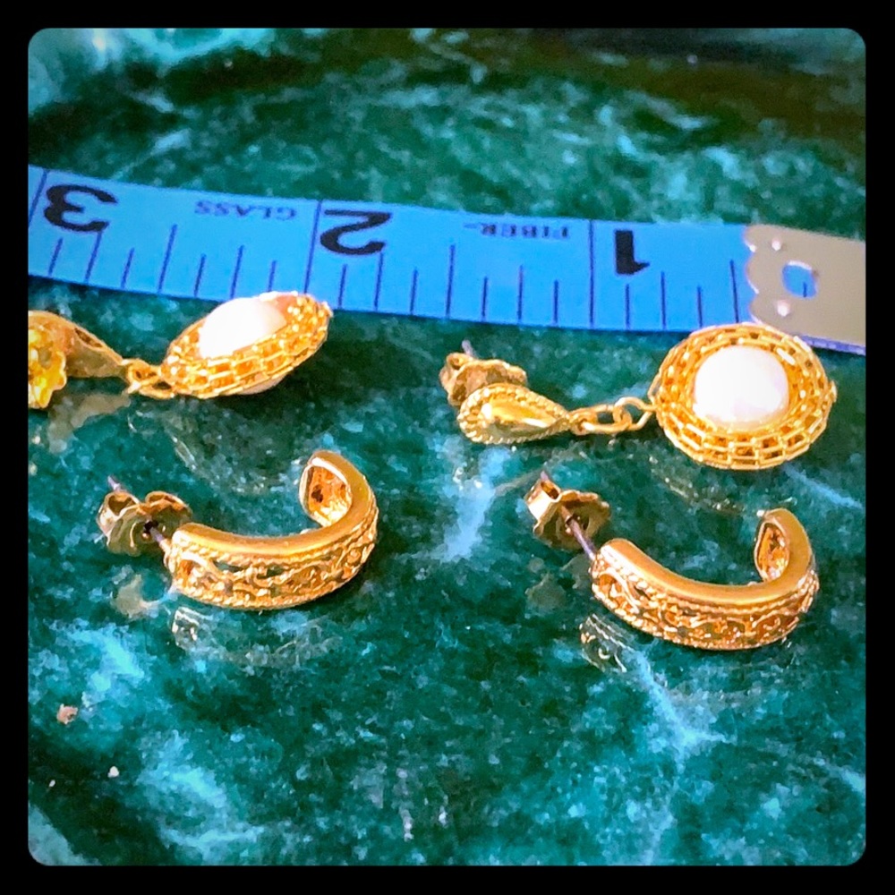 Set of two gold and faux pearl earrings